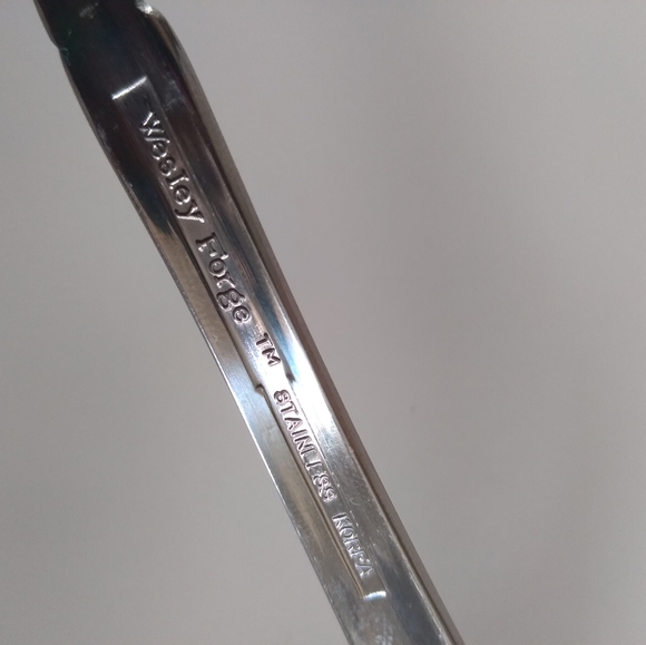 Wesley Forge 32 pcs. Flatware knife Spoons, Dinner Forks - Picture 10 of 11